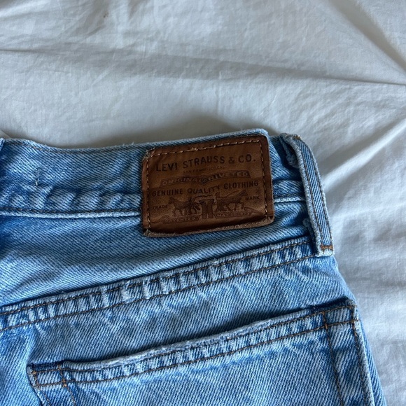 LEVI women’s Size 26 Distressed wedgie straight Blue Jean - Picture 5 of 10